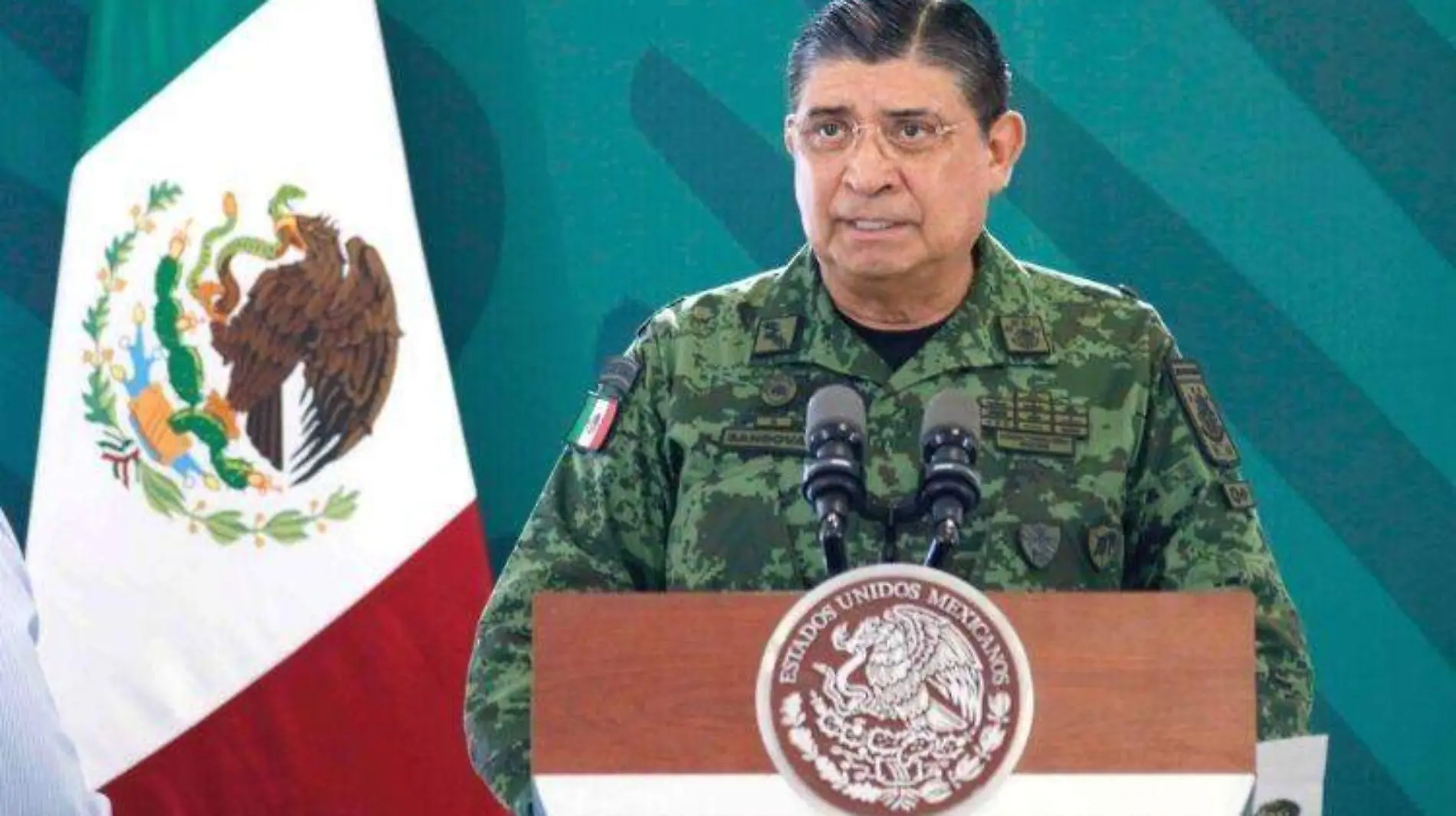 General Cresencio Sandoval ponen en peligro la democracia